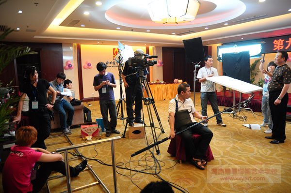 我校师生代表参与电影《槟榔传奇》摄制