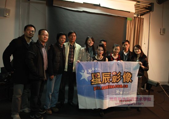 明星化妆学校老师助力“光影迷情”人像棚拍活动