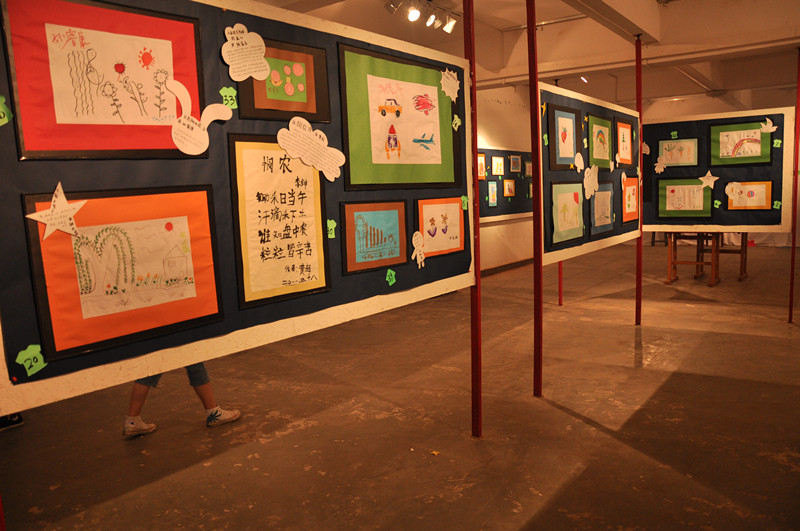爱弥尔举办湖南首届“星星的光辉”自闭症儿童画展