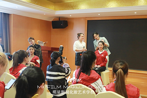 湖南明星化妆学校参与环球旅游小姐比赛
