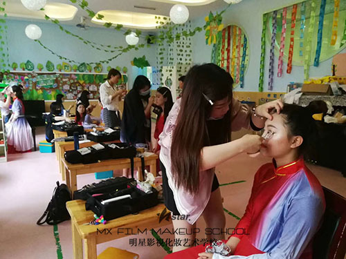 明星化妆学校“六一”儿童节实习活动