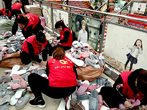 衣博汇绵阳店组织员工打扣比赛