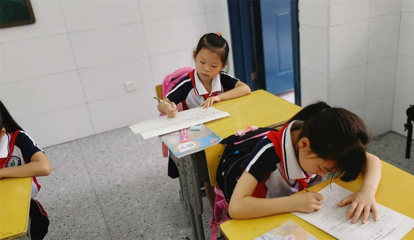 万源明达小学