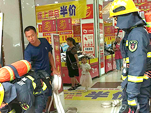 浠水县消防中队到衣博汇服装批发城开展消防安全演练