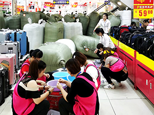 团结作战 衣博汇泸州店国庆旺季备货忙