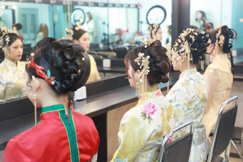 2021年在长沙学习化妆如何选择化妆学校
