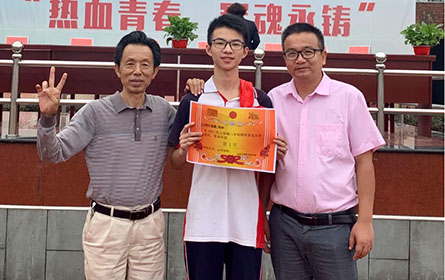 逐梦前行 向梦而飞—益阳万源学校初中部2021年下学期开学表彰大会