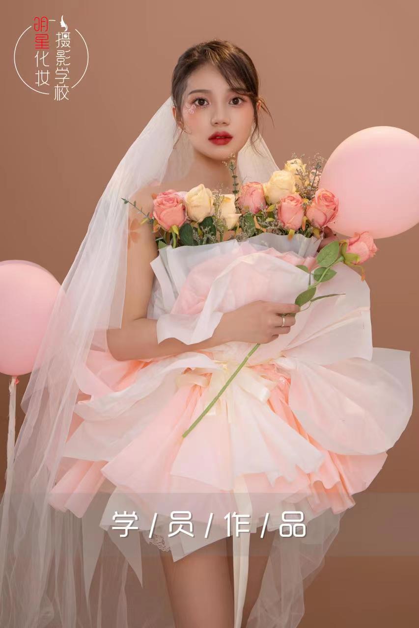 兼职化妆师怎么接单比打工好吗(化妆师都在哪里接私活)