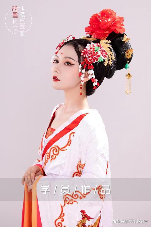 化妆学校哪得好(哪里学化妆学校比较好)