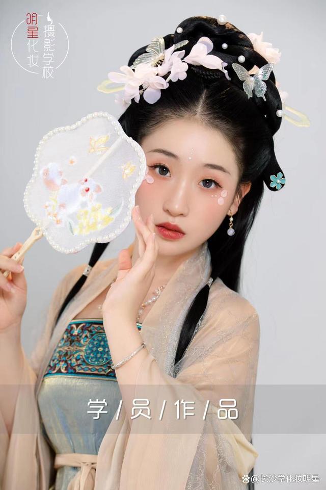 好的化妆学校哪里好(在哪学化妆好)