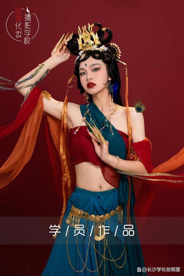 怎么化妆呢(新手怎么化妆呢)