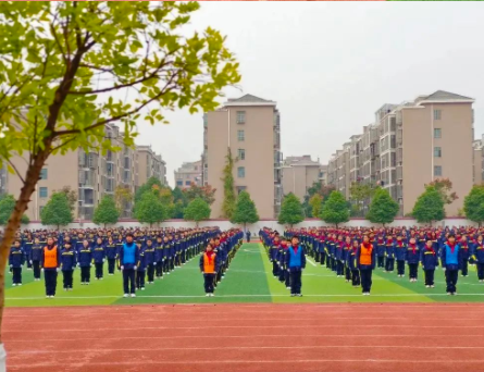 多彩大课间，欢乐满校园——益阳万源明达学校初中部大课间活动