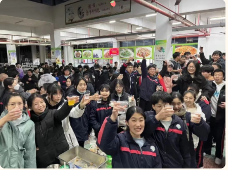 益阳万源明达高级中学——暖冬校园·你是主“饺”师生同乐贺小年