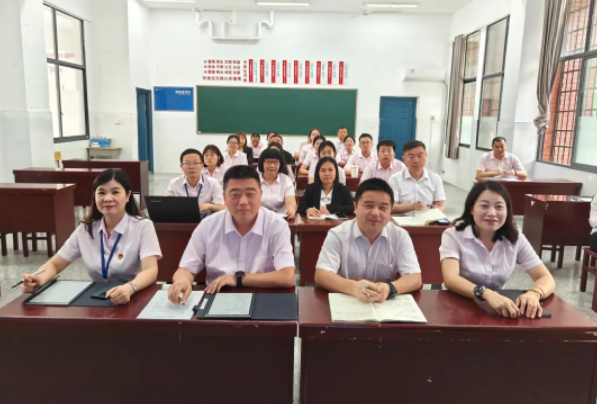 精准剖析促提升 凝心聚力谋发展——益阳万源明达高级中学参与明达教育共同体高一高二期中联考联评分析会