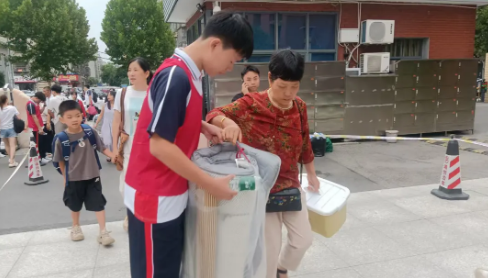 筑梦新起点，扬帆正当时——益阳万源学校2025级七年级新生入学报到