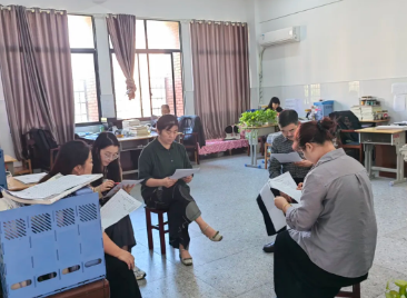 精准分析促提升，凝心聚力谋发展——益阳万源明达高级中学高三年级召开班科联系会