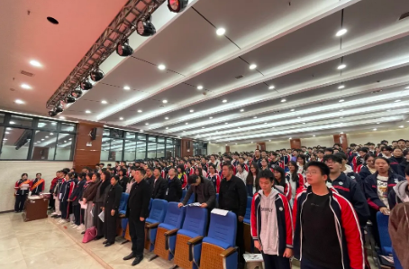 金秋荣光催奋进，盛夏题名待少年——益阳万源明达高级中学高三10月月考表彰大会