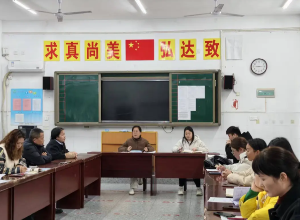 精准复盘找短板，凝心聚力提质量——益阳万源学校八年级期中质量分析会顺利召开