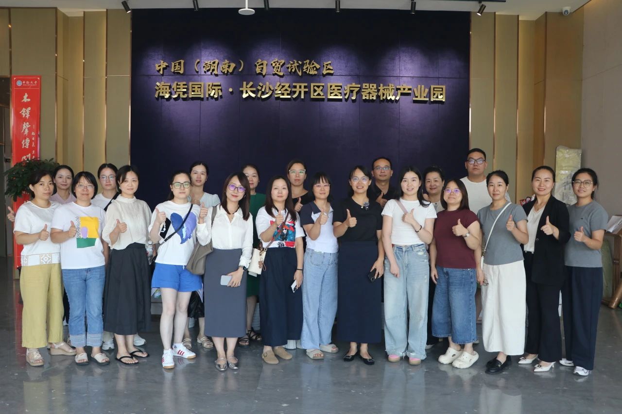 海憑產(chǎn)業(yè)園舉辦勞動(dòng)爭(zhēng)議新規(guī)解讀企業(yè)家法律沙龍，助力企業(yè)合規(guī)化發(fā)展