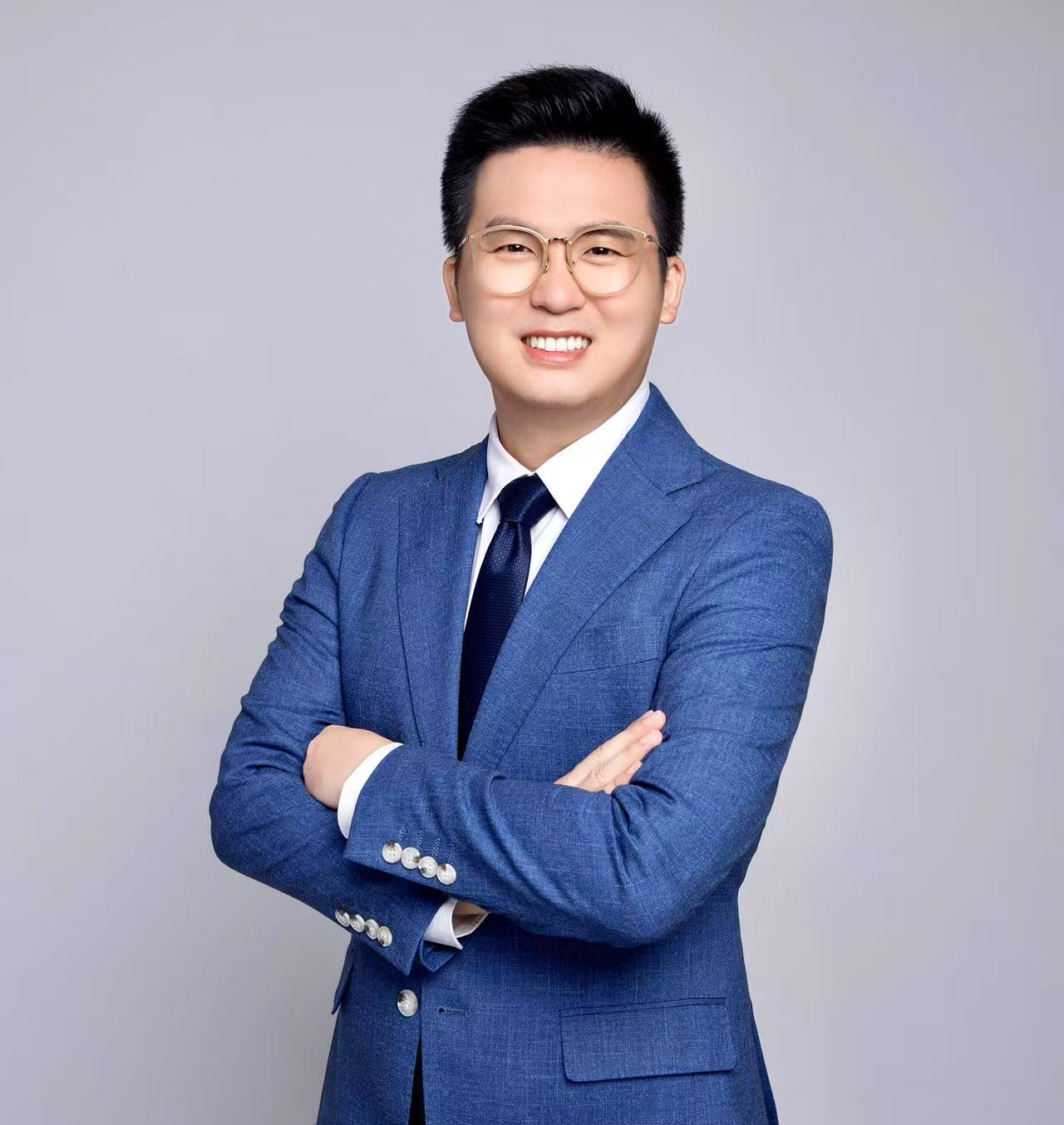 何磊