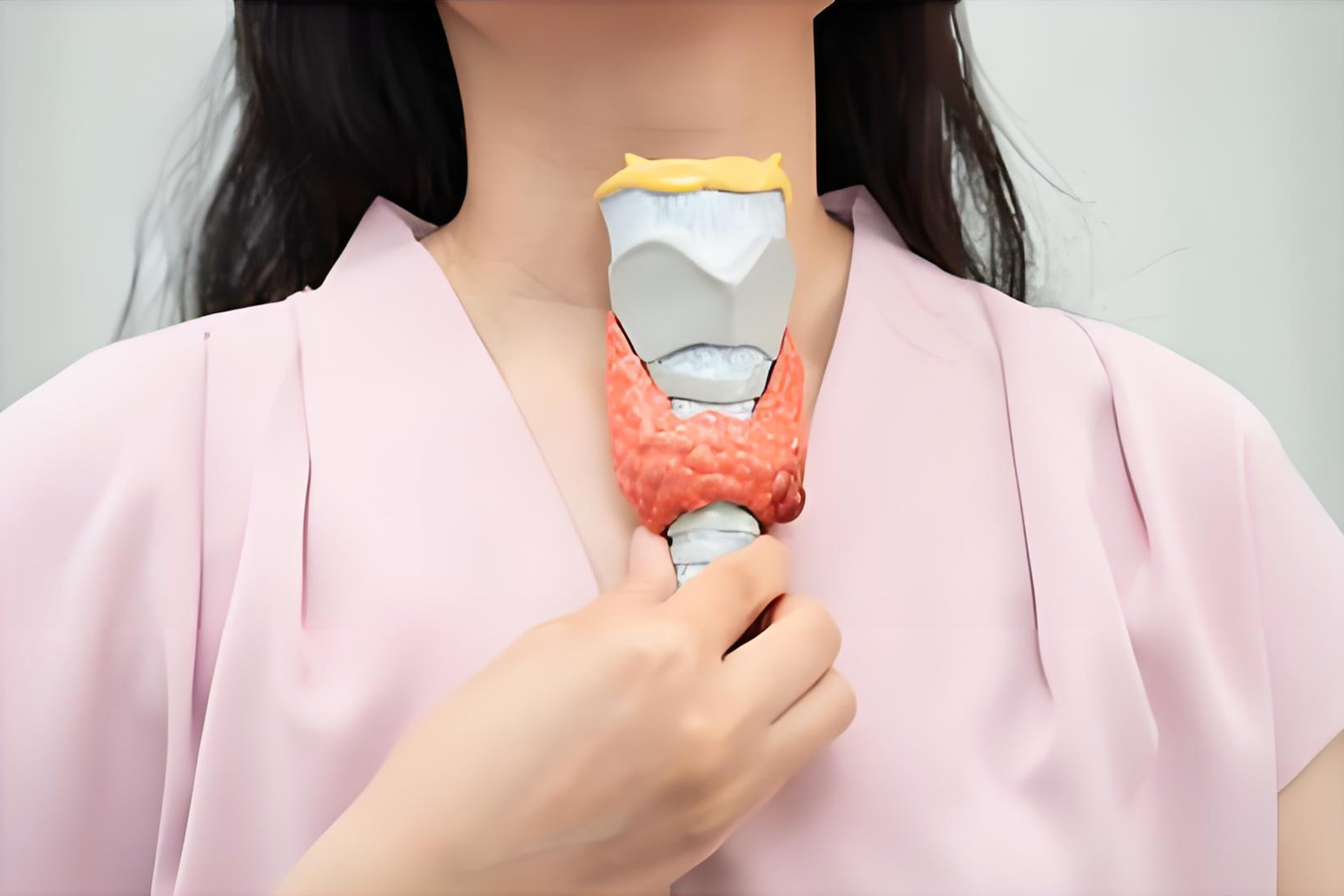 得了甲状腺病，鸡肉还能吃吗？医生：这几类“发物”才是真要避的！