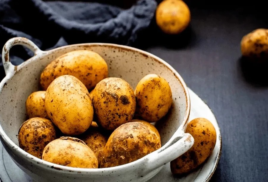 土豆竟是脑出血的“导火索”！医生提醒：如果不想血管破裂，要少吃这四样东西！