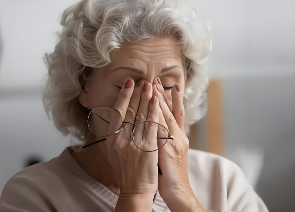 血管堵没堵眼睛不会说谎! 医生：眼睛出现4个症状，赶紧去检查！