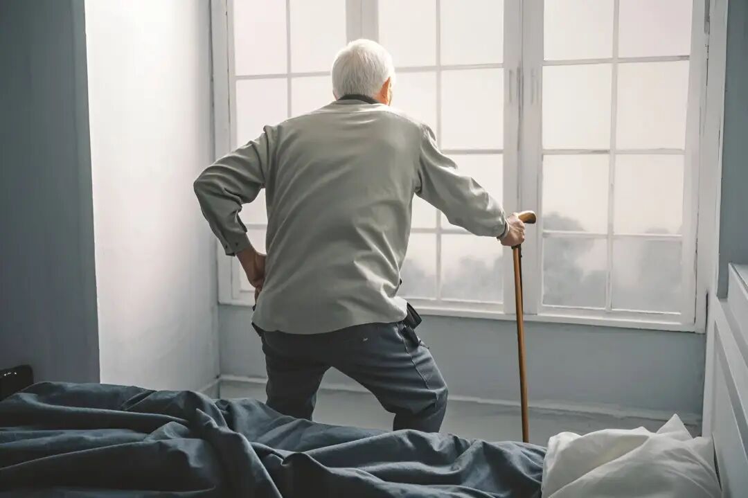 人到中老年身体出现这6种情况，不是正常衰老，可能是生病的信号！