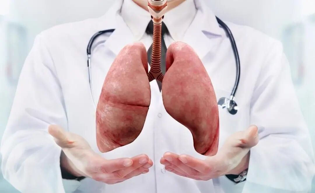 肺开始“癌变”时，身体或出现5种症状，医生：最好别大意！