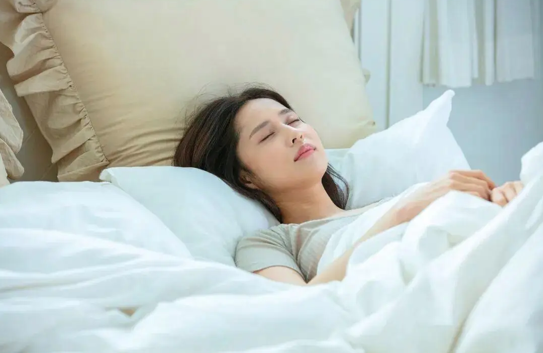 睡觉时总在凌晨3、4点醒来，提醒：可能与4大疾病有关，别大意！