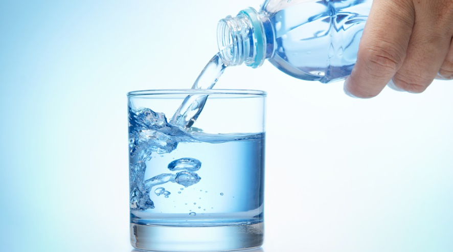 每次睡前大量喝水的人，不出几个月，身体或有6大变化