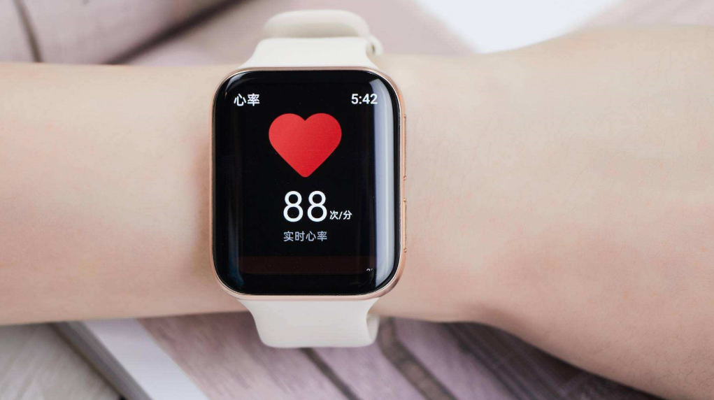 别再被智能手表骗了！中疾控提醒：这些健康数据，看看就好别当真