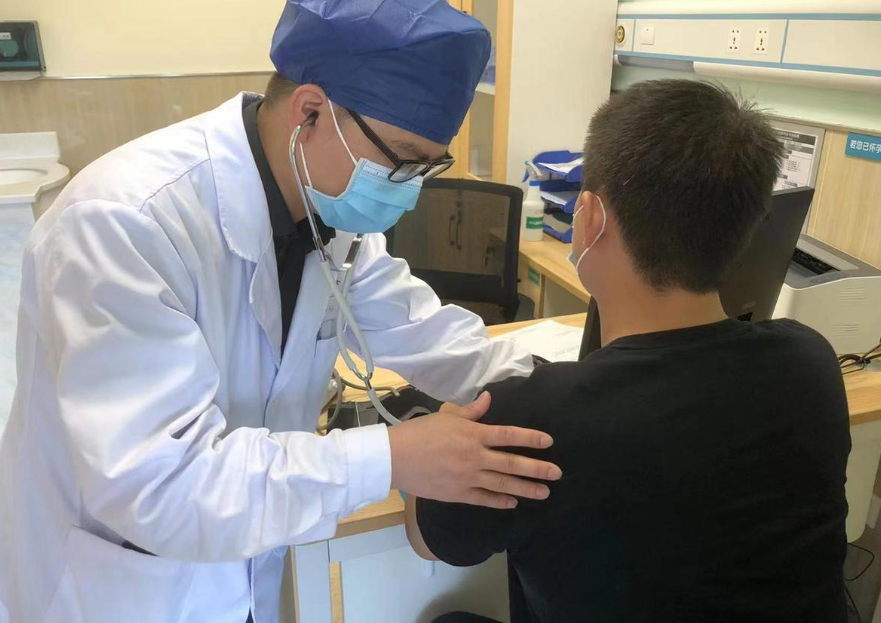 北京陪诊师vs自己跑，差距有多大？一次给你算清：时间、钱、省心